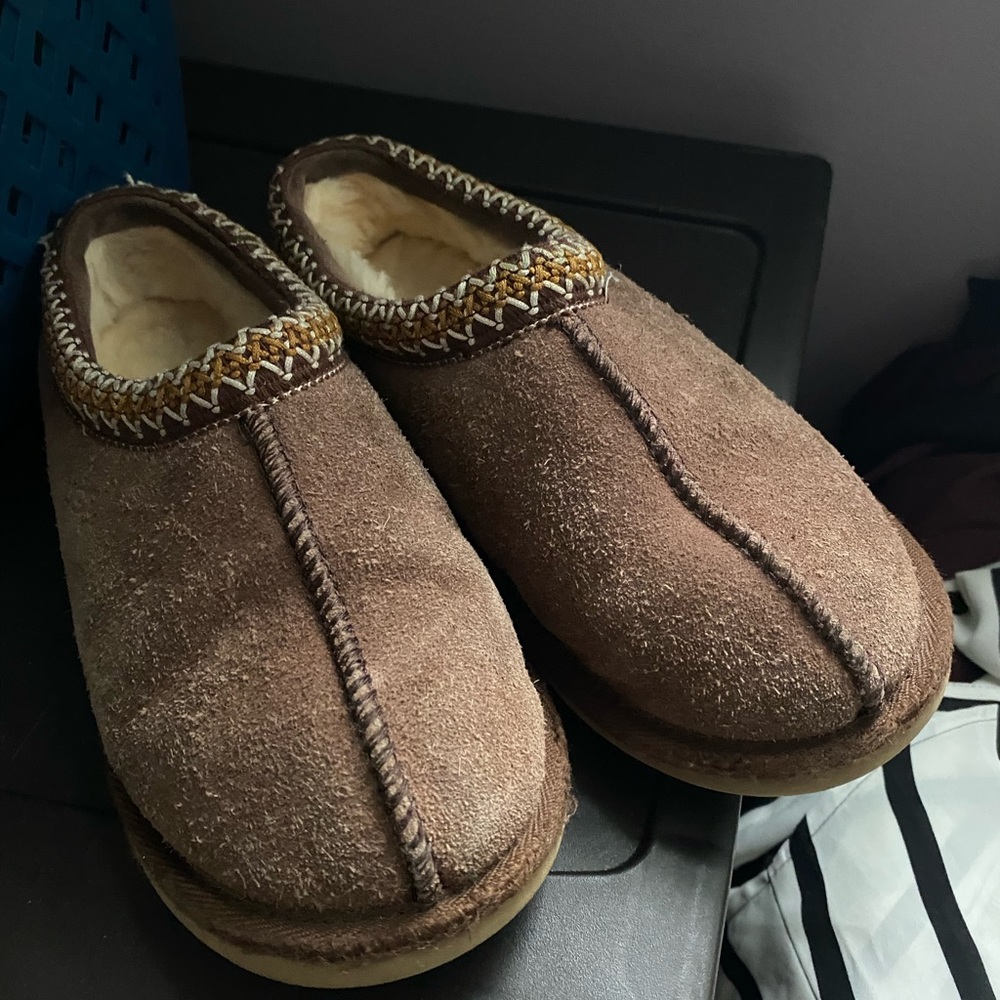 Ugh Tasman womens slip ons size 6